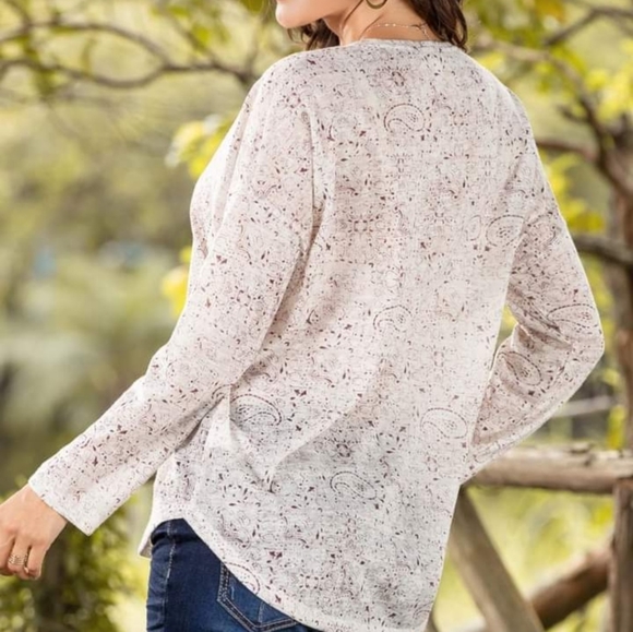 Weekend Suzanne Betro Ivory Long sleeve top with burgundy Paisley Design - Picture 3 of 8